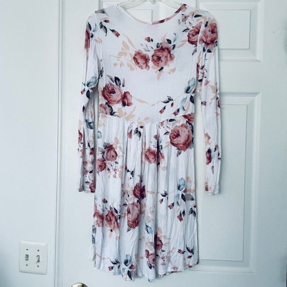 White floral long-sleeve dress - Picture 2 of 4